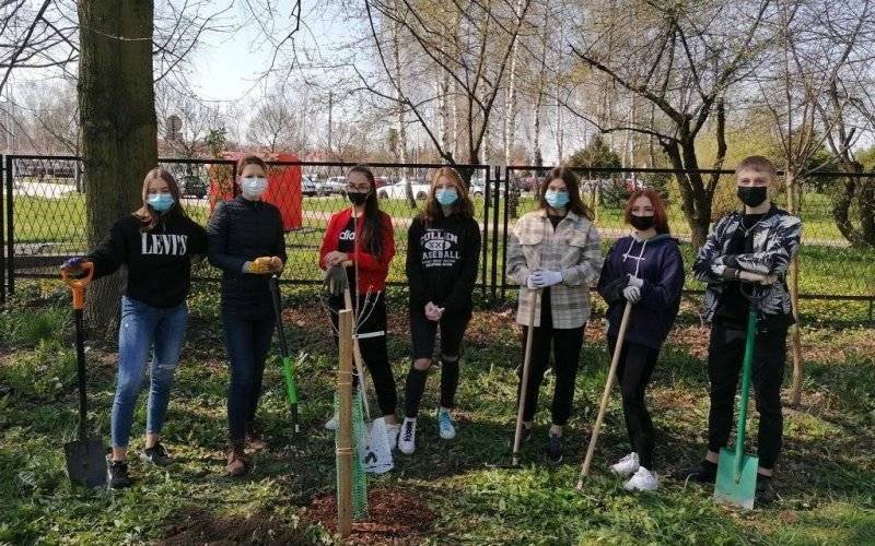 Czereśniowi Architekci z Ekonomika i ich tradycyjny sad – FILM, FOTO