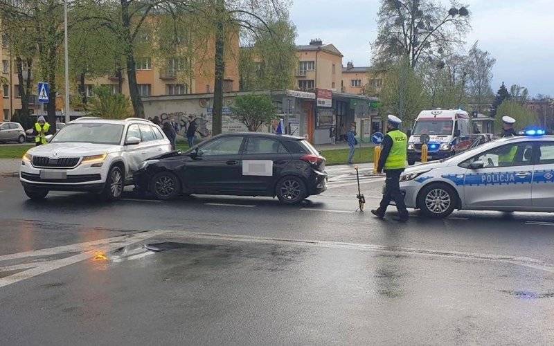 Kolizje po alkoholu. Kierująca i pasażer uciekli – FOTO