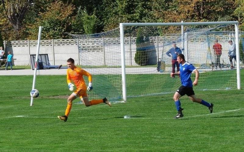 Strumień oddala się od lidera