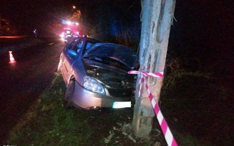 Po pijanemu rozbił się na słupie energetycznym – FOTO