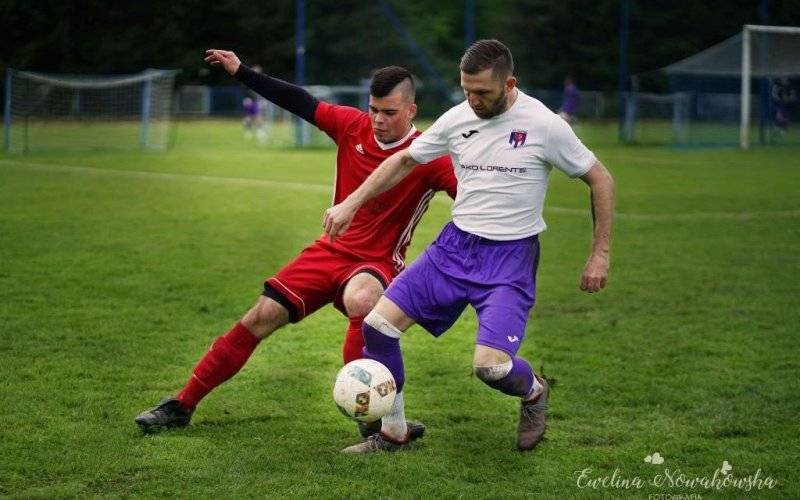 Po wyrównanym meczu trzy punkty dla zespołu z Kęt