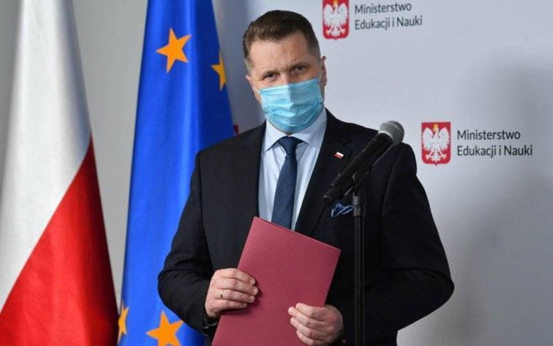 Minister edukacji i nauki podpisał rozporządzenie o powrocie uczniów do nauki stacjonarnej