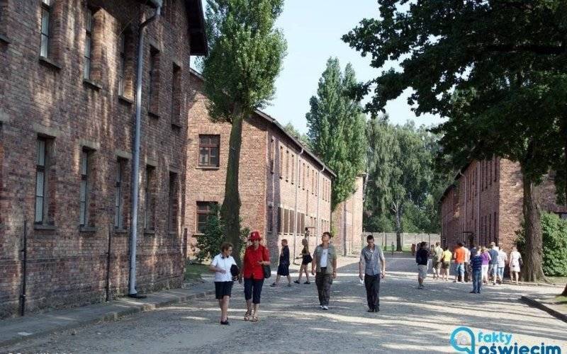 Muzeum Auschwitz otwarte dla zwiedzających przez cały czas