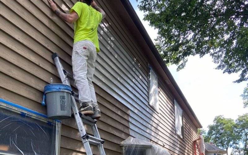 Przydatne wskazówki dotyczące malowania domu z drewna