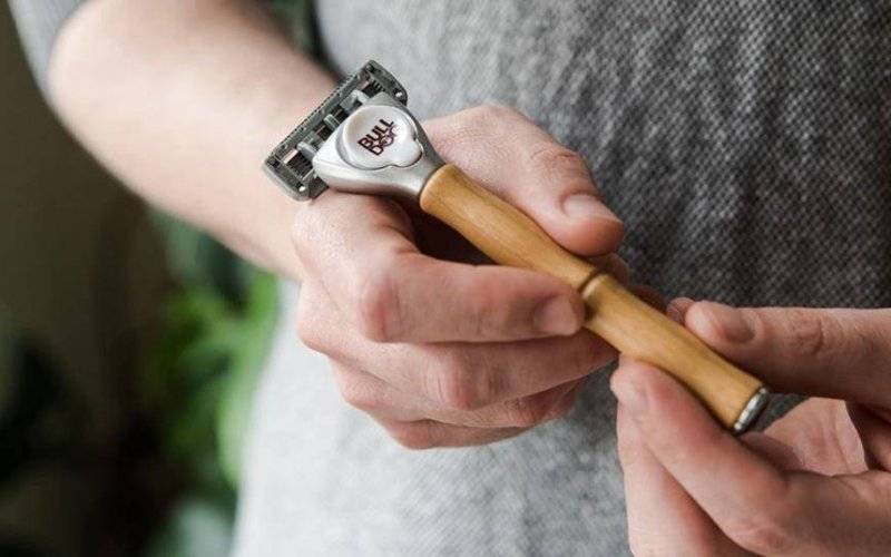 Prezent na Dzień Ojca? Może elegancka maszynka do golenia z bambusową rączką?