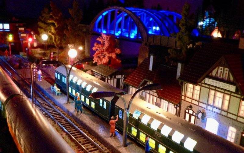 Zobacz makietę kolejową TT 1:120 – FILM