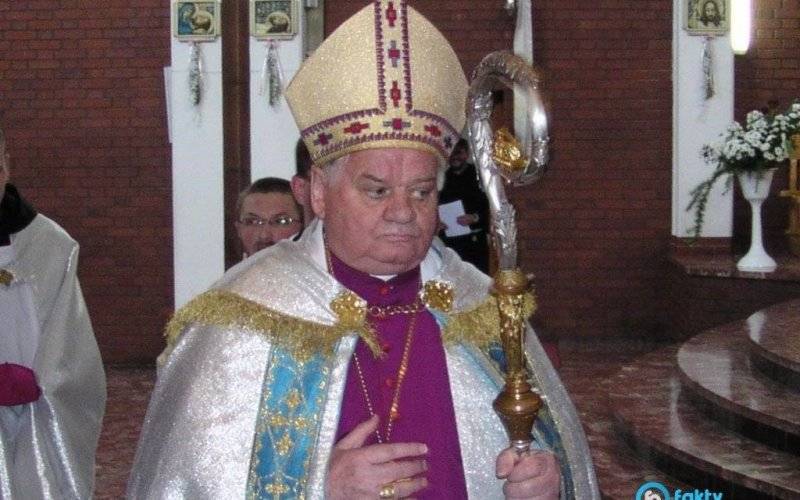 Biskup Rakoczy stracił kolejne honorowe obywatelstwo