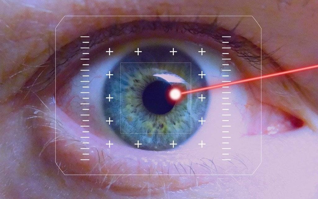 Laserowa korekcja wzroku – czym jest i kto może się jej poddać?