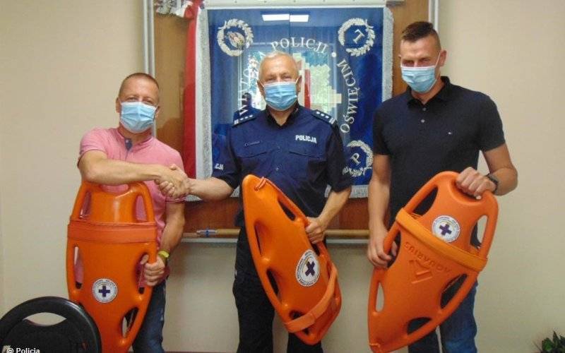 Bojki ratownicze od WOPR dla policji