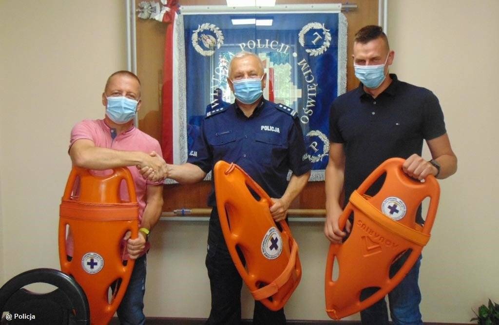 Bojki ratownicze od WOPR dla policji