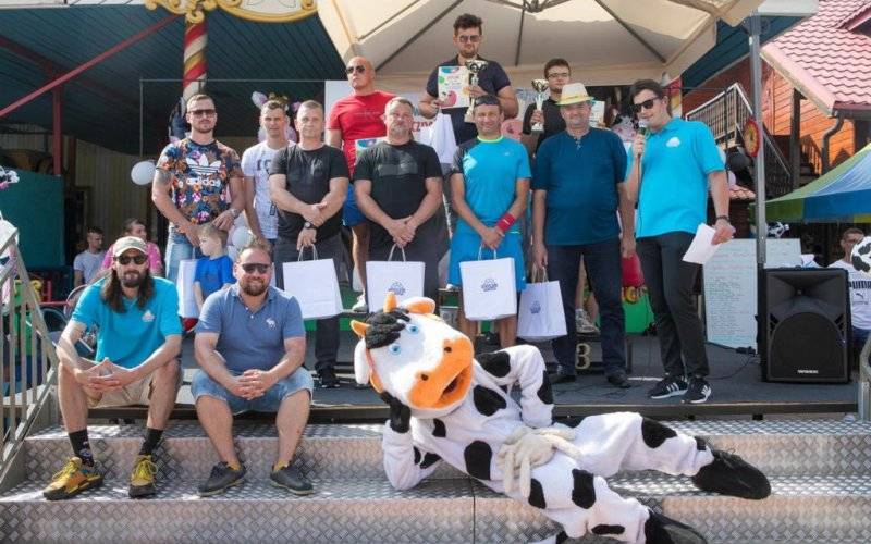 Znamy mistrzów w dojeniu sztucznej krowy – FOTO