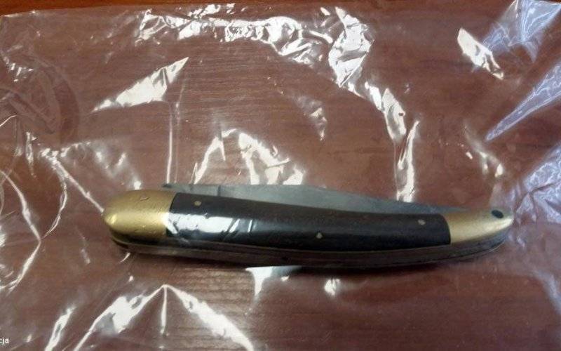 Nastoletni nożownik trafił do policyjnej izby dziecka