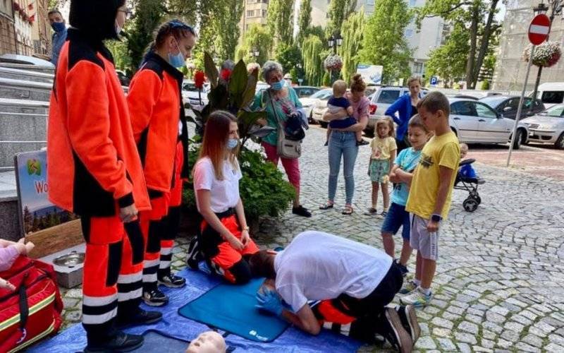 Uczennice powiatowej Szóstki w wakacje nie próżnują – FOTO