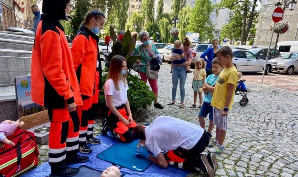 Uczennice powiatowej Szóstki w wakacje nie próżnują – FOTO