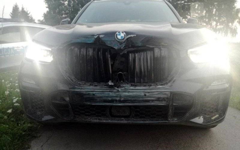 Pociąg zderzył się z samochodem na przejeździe kolejowym – FOTO