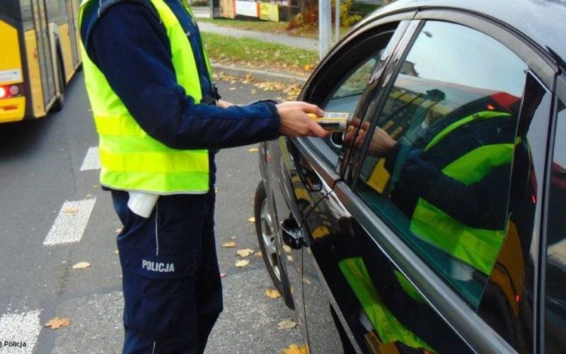 Chciała uniknąć kontroli drogowej. Miała promil alkoholu