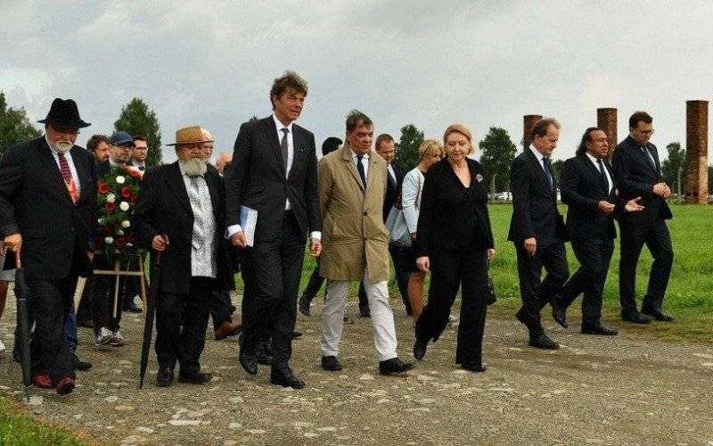 77. rocznica mordu na Sinti i Romach w Auschwitz – FOTO