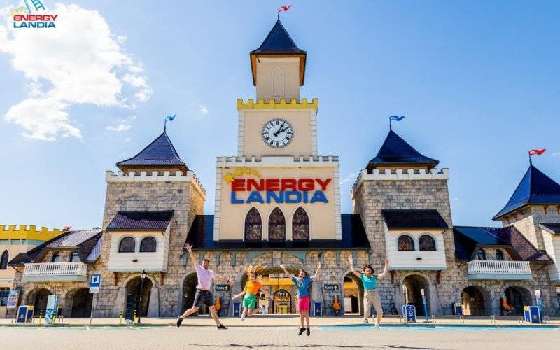 Nielegalnie przedostali się do parku rozrywki