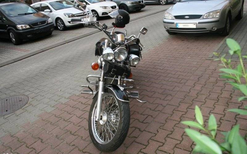 Sześciolatek uderzył w jadący motocykl. Chłopiec uciekł