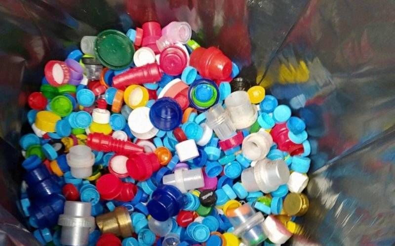 Zbierasz plastikowe nakrętki? Zabierz je na piknik