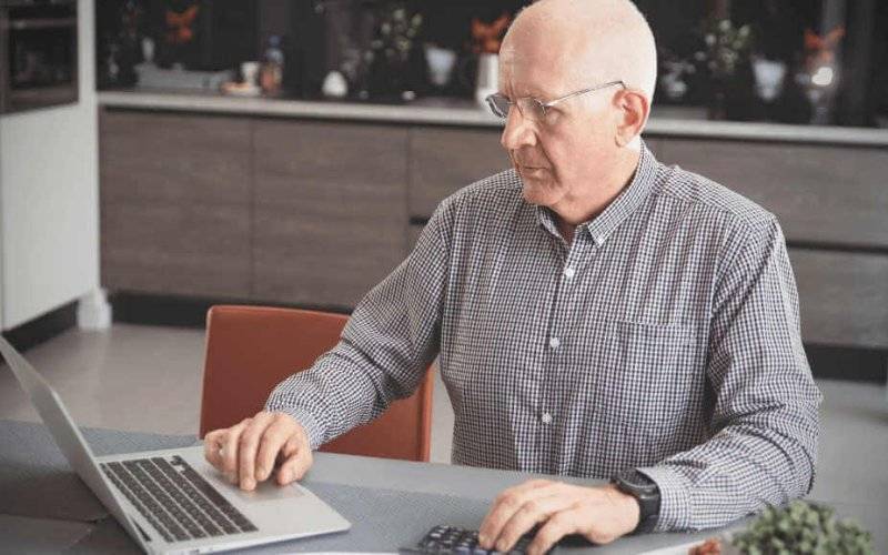 Emerycie i rencisto: od września uważaj na zarobki – AUDIO