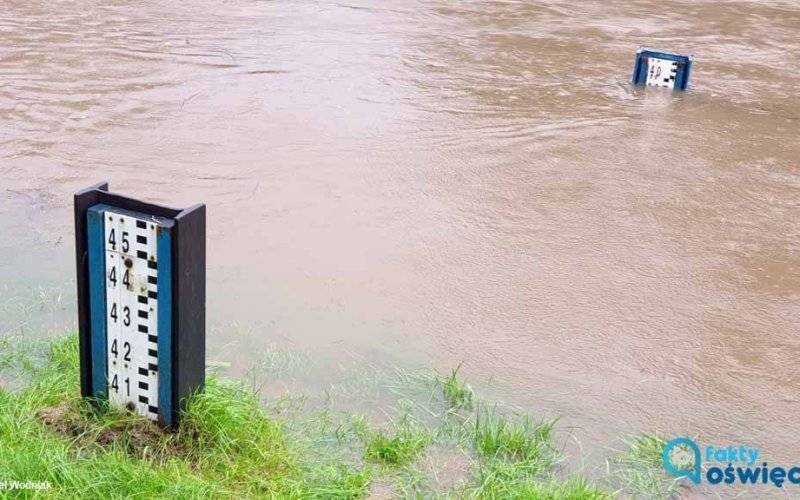 Ulewa w powiecie. Pogotowie powodziowe w Oświęcimiu – FOTO – FILM
