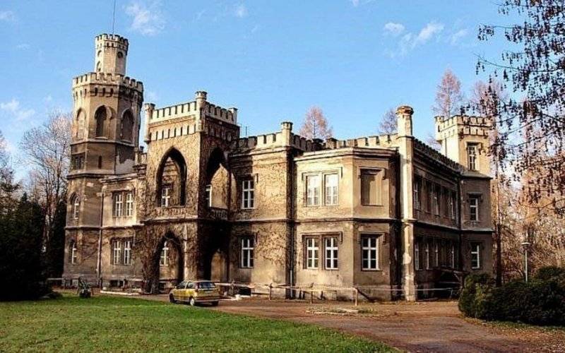 Zwiedzanie pałacu Larischów w Bulowicach na bis – zapisz się