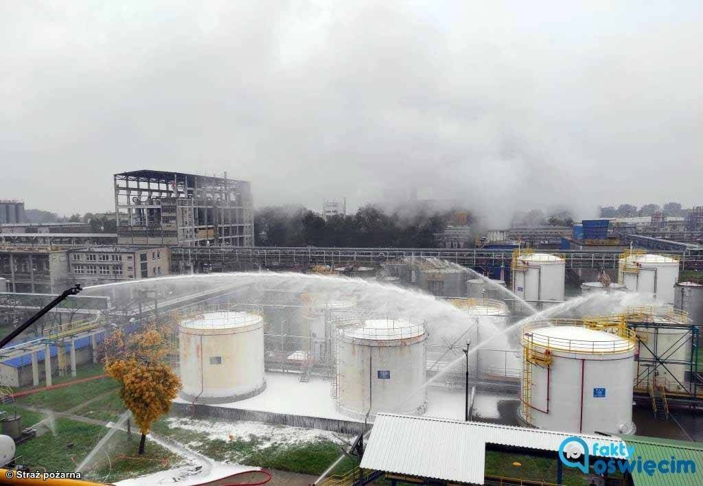 Wybuch i pożar zbiornika ze styrenem. Ćwiczenia w Synthosie – FOTO