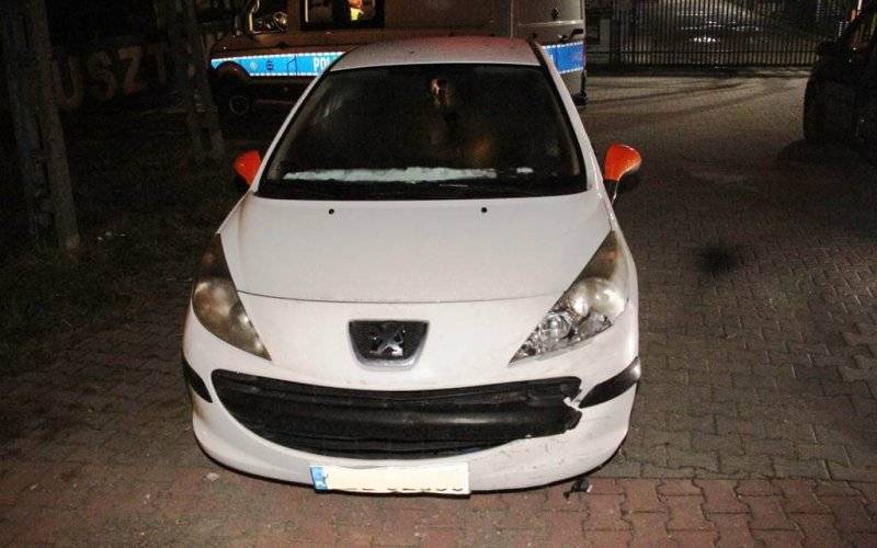 Rozbił skradziony samochód i uciekł pieszo