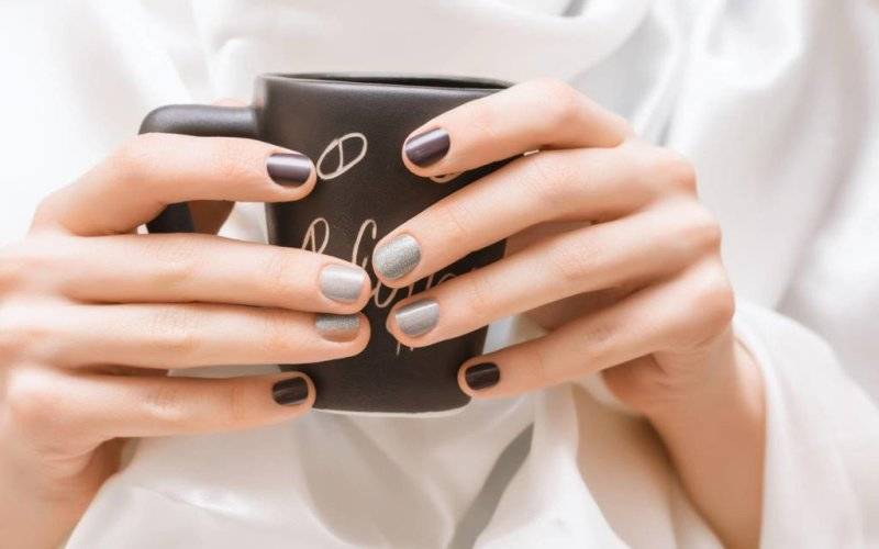 Linia uśmiechu – co to takiego? Z tymi lakierami hybrydowymi stworzysz perfekcyjny manicure