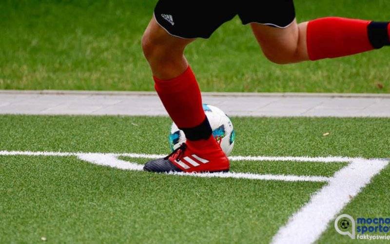 Derby gminne dla rezerw Brzeziny