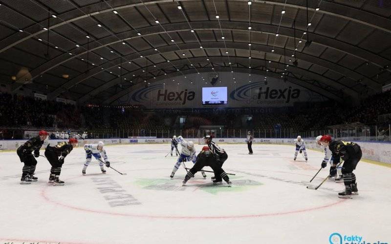 Biało-niebiescy wygrali derby Małopolski – FOTO