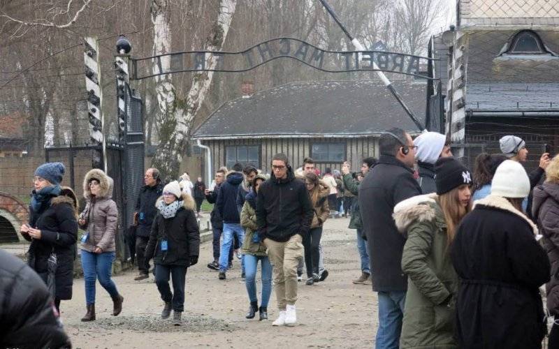 Bezpłatne pobyty studyjne dla polskich uczniów w muzeum Auschwitz
