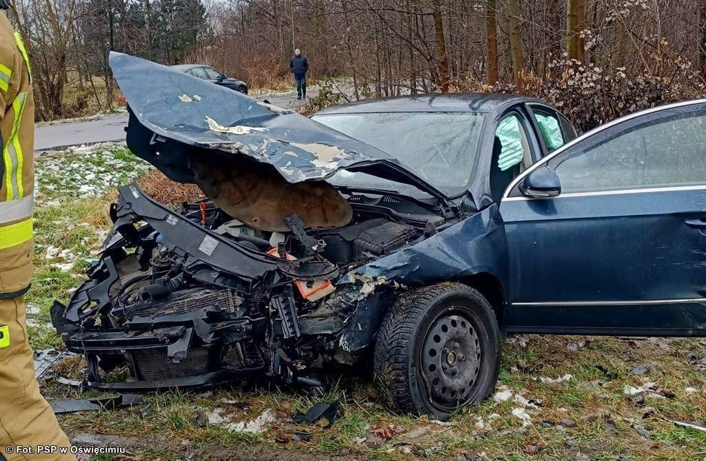 Wypadek w Brzezince. Dwie osoby w szpitalu – FOTO