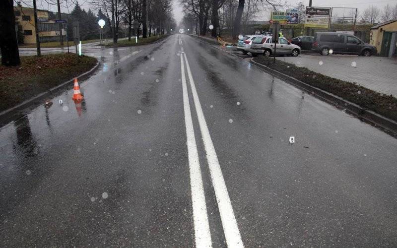Śmierć na drodze. Samochód potrącił pieszego – FOTO