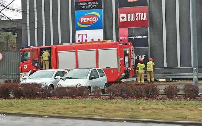 Pożar na parkingu podziemnym galerii handlowej – FOTO