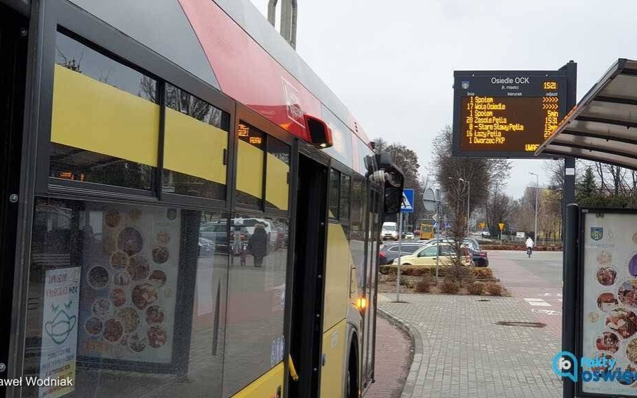 Tablice świetlne na przystankach znów działają – FOTO