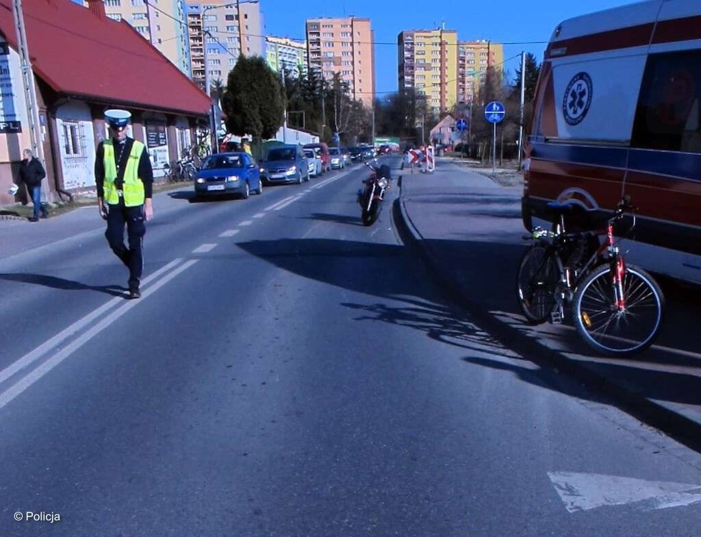 Senior zajechał drogę motocykliście – FOTO