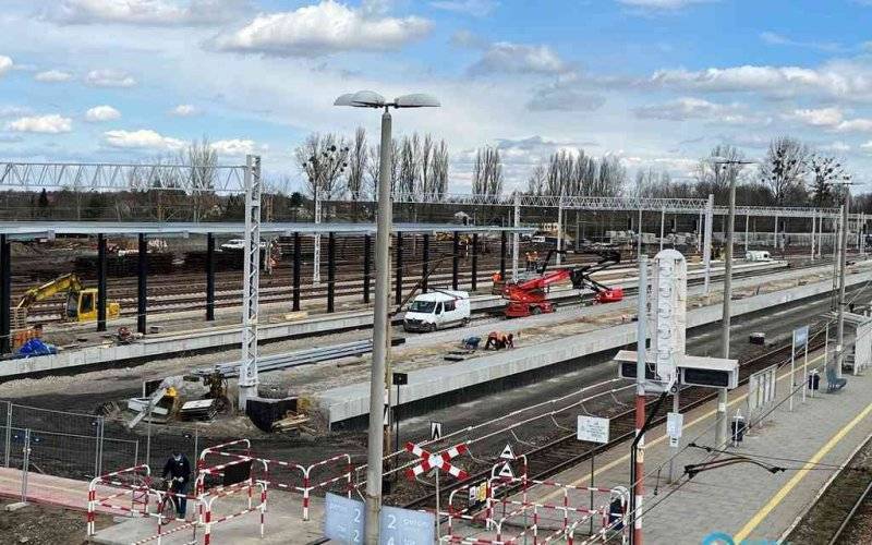 Stacja kolejowa w Oświęcimiu zmienia oblicze – FILM, FOTO