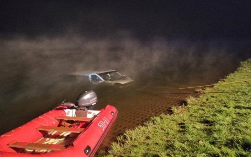 Wjechali do jeziora Kruki. 22-latka nie przeżyła – FOTO