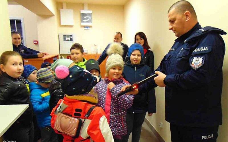 Młodzi włosieniczanie w komendzie policji – FOTO