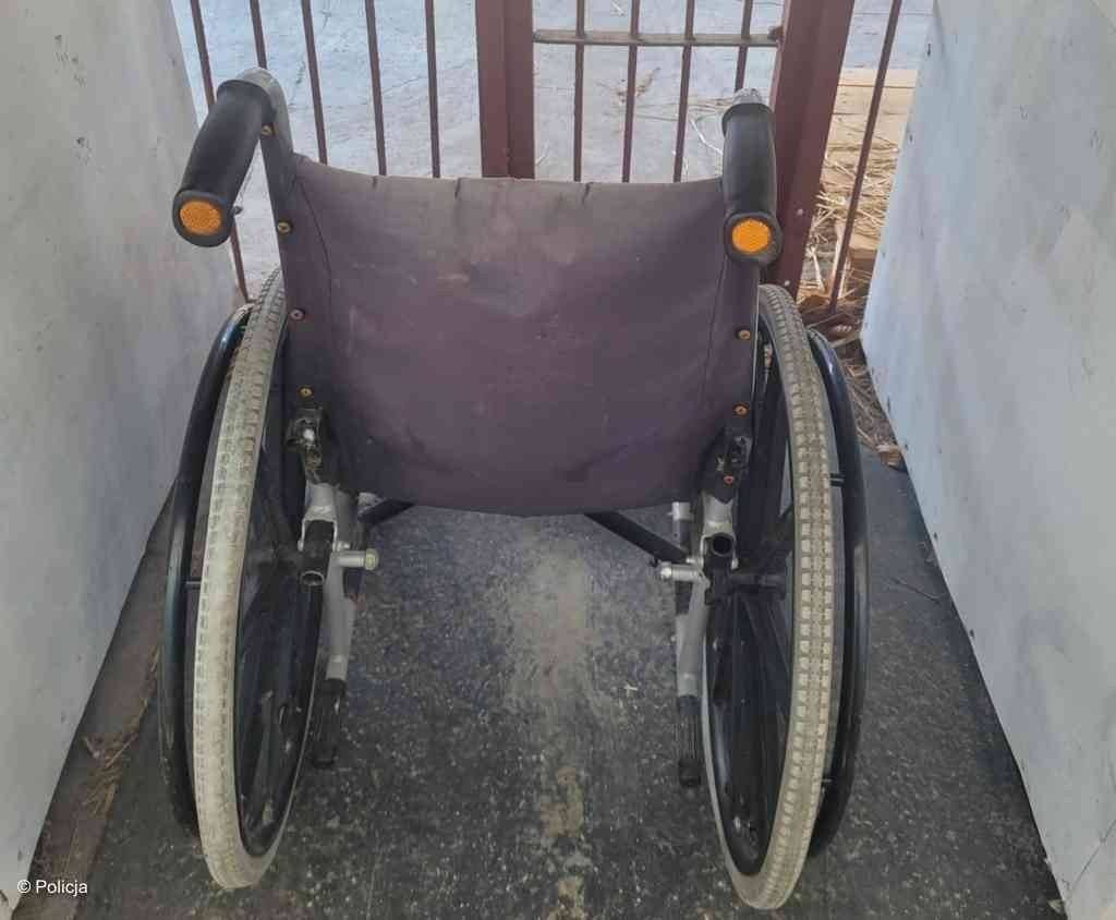 Policjanci znaleźli wózek inwalidzki