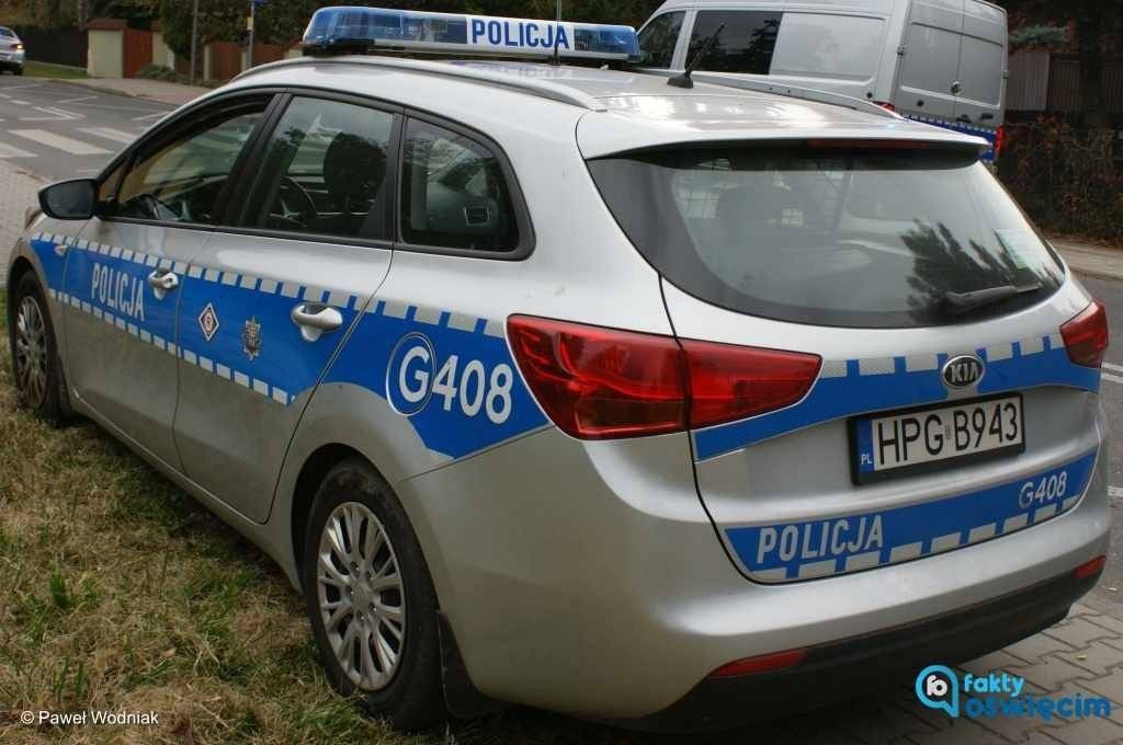 Mundurowi z drogówki pilotowali samochód z rannym dzieckiem