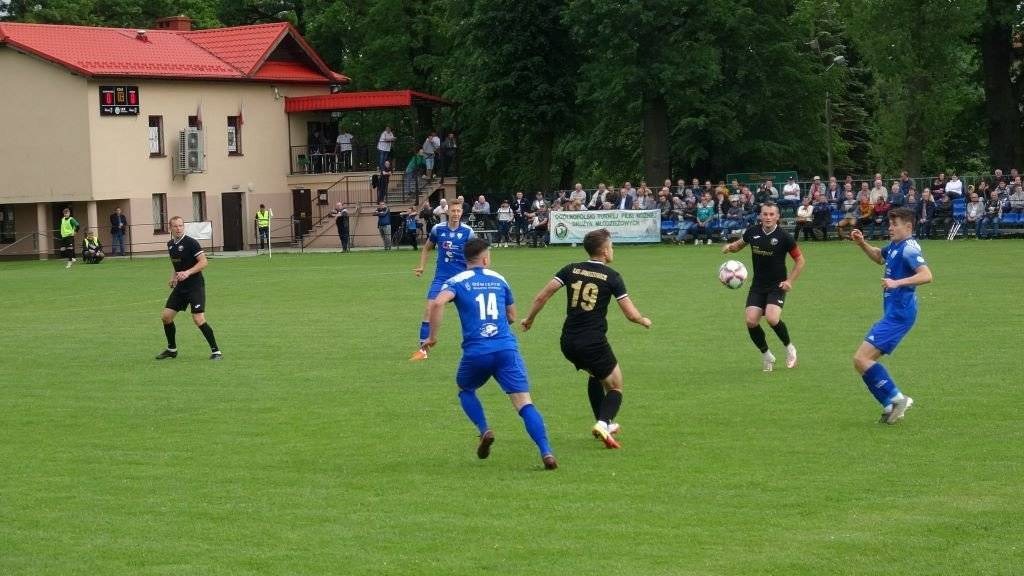 Unia wygrała ważny mecz. Kontrowersje przy karnym