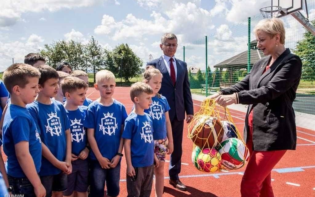 Nowe boisko przy osieckiej Dwójce – FOTO
