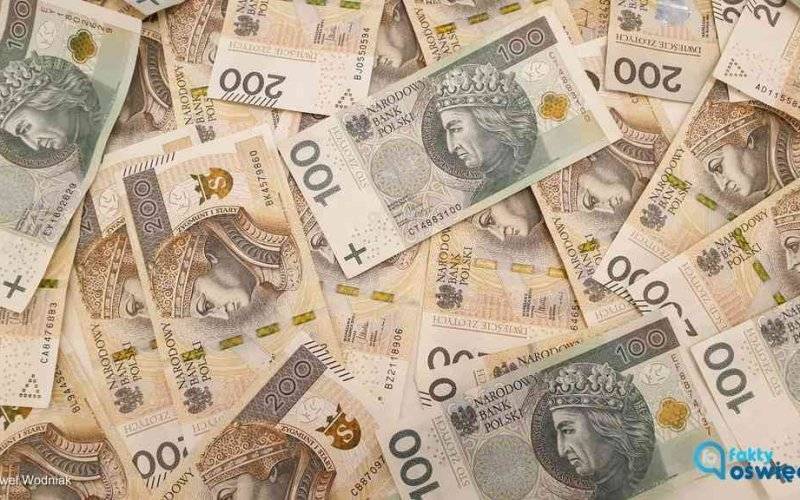Pracownica wyprowadziła z kasy prawie dwa miliony złotych
