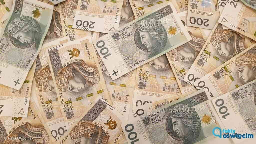 Pracownica wyprowadziła z kasy prawie dwa miliony złotych