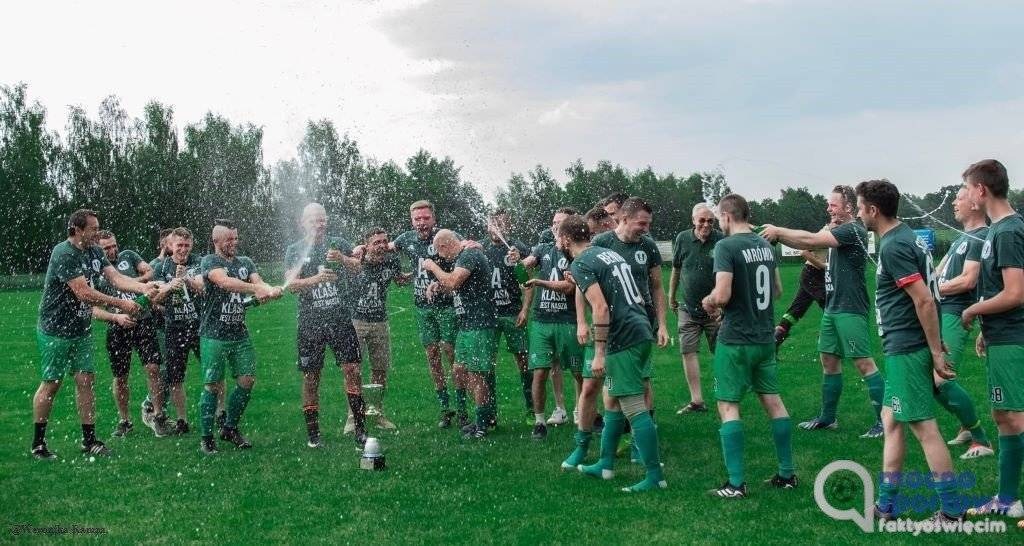 Świętowanie mistrza wzmocnili zwycięstwem