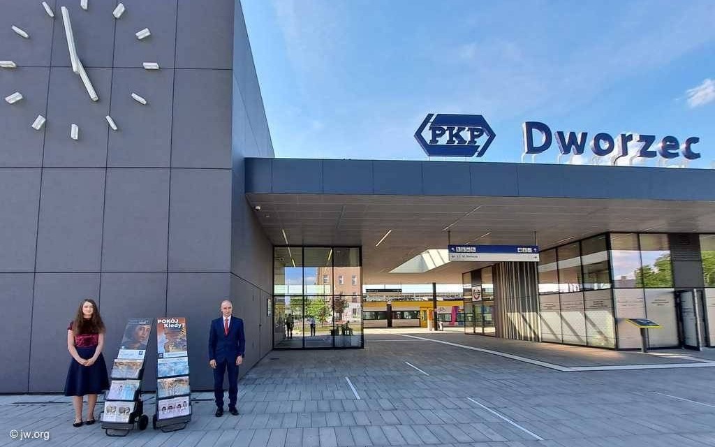 Świadkowie Jehowy wznowili publiczną działalność