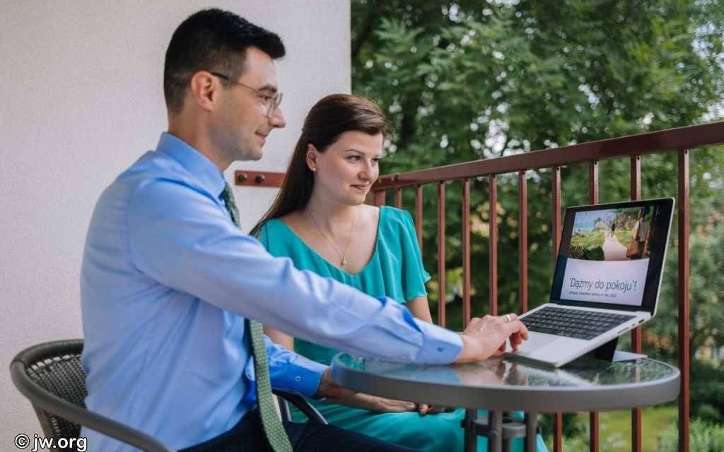 Kongres świadków Jehowy – Dążmy do pokoju